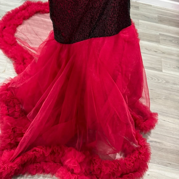 Elegant Red Kids Dress with Black Bow Accents - Picture 2 of 7